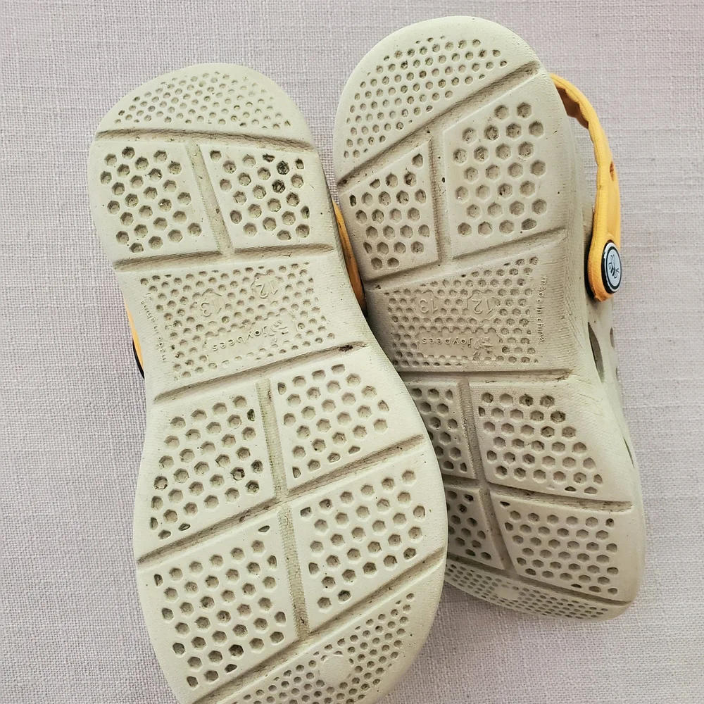 5/$10 Kids Water Shoes - Gray and Yellow